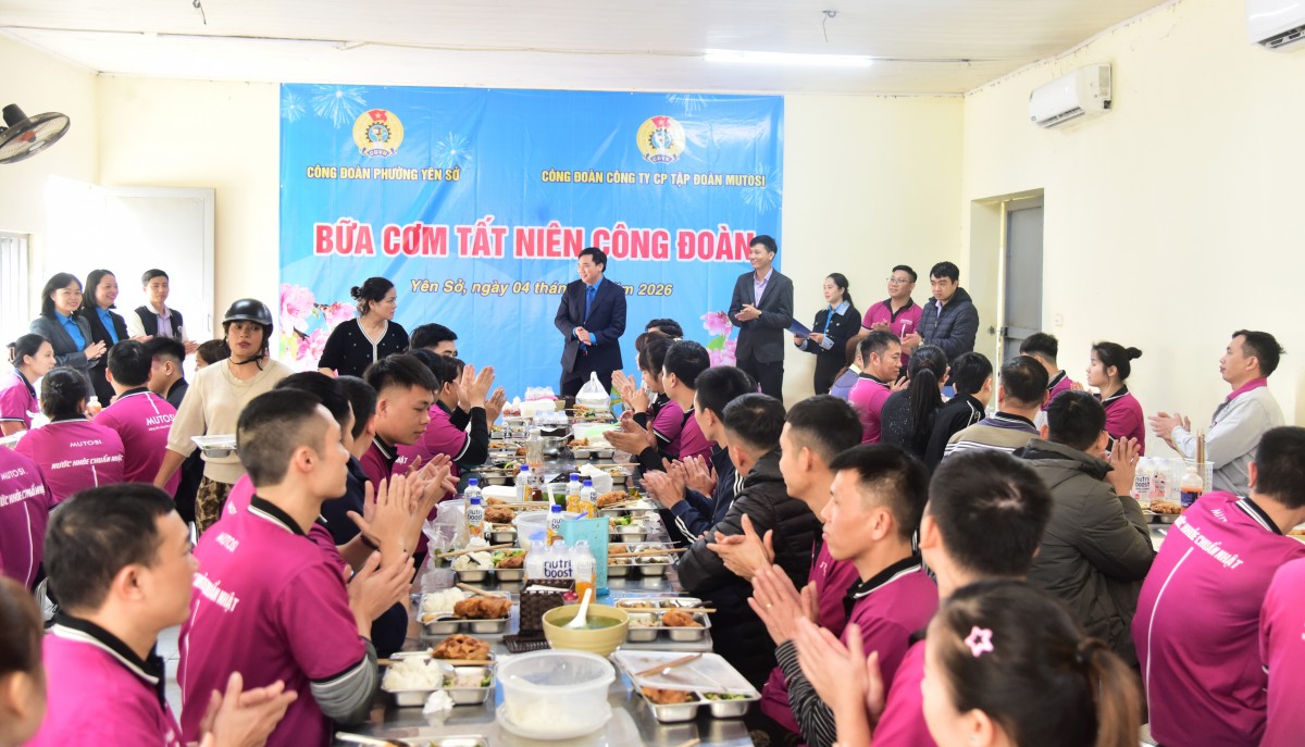 Công đoàn phường Yên Sở gắn kết người lao động qua bữa cơm tất niên- Ảnh 1.
