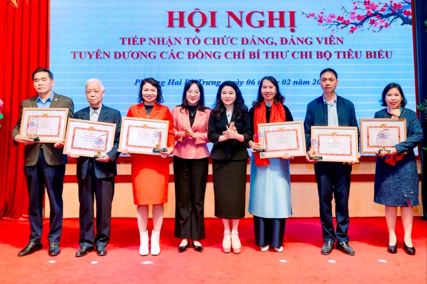 Đảng ủy phường Hai Bà Trưng tiếp nhận 4 tổ chức Đảng- Ảnh 2.