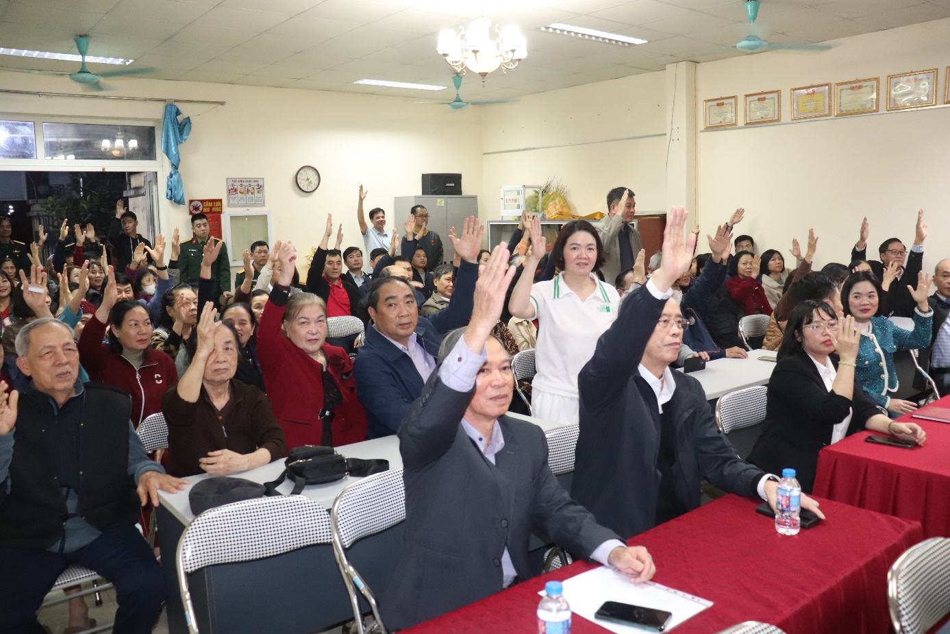 Lấy ý kiến tín nhiệm cử tri đối với đồng chí Dương Viết Cường và đồng chí Nguyễn Duy Khánh tại TDP số 2, KĐT Đặng Xá- Ảnh 3.