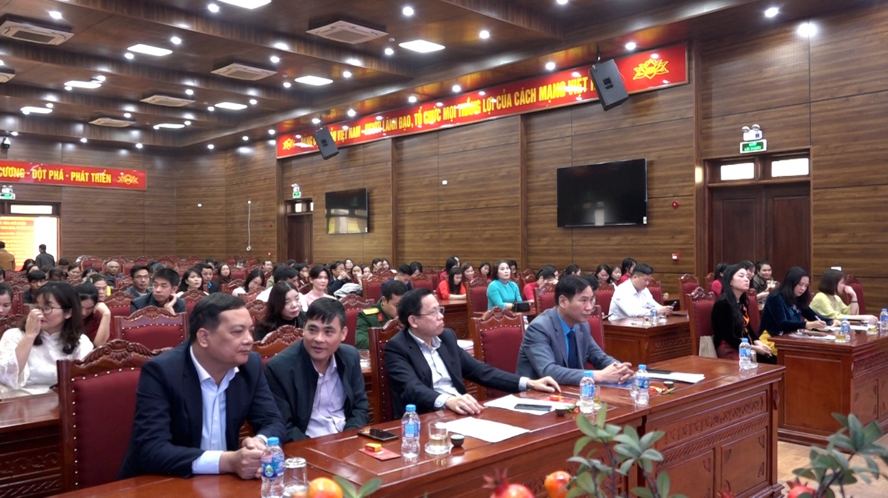 C:\Users\NOVATECHPC\Desktop\BKAVQ 2026\TET SUM VAY\Sequence 01.00_00_54_03.Still007.jpg