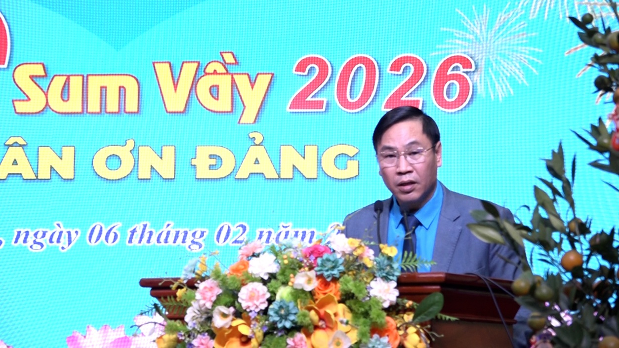 C:\Users\NOVATECHPC\Desktop\BKAVQ 2026\TET SUM VAY\Sequence 01.00_01_03_01.Still009.jpg