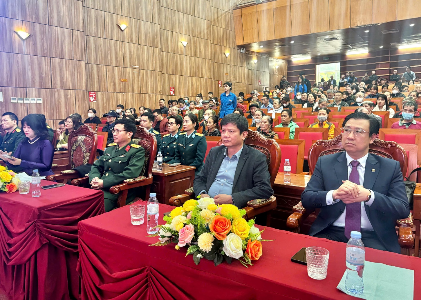 Đảng ủy - HĐND - UBND - UBMTTQ xã Hoài Đức tổ chức trao hơn 330 suất quà tại Chương trình “Tết sum vầy - Xuân ơn Đảng”- Ảnh 3.