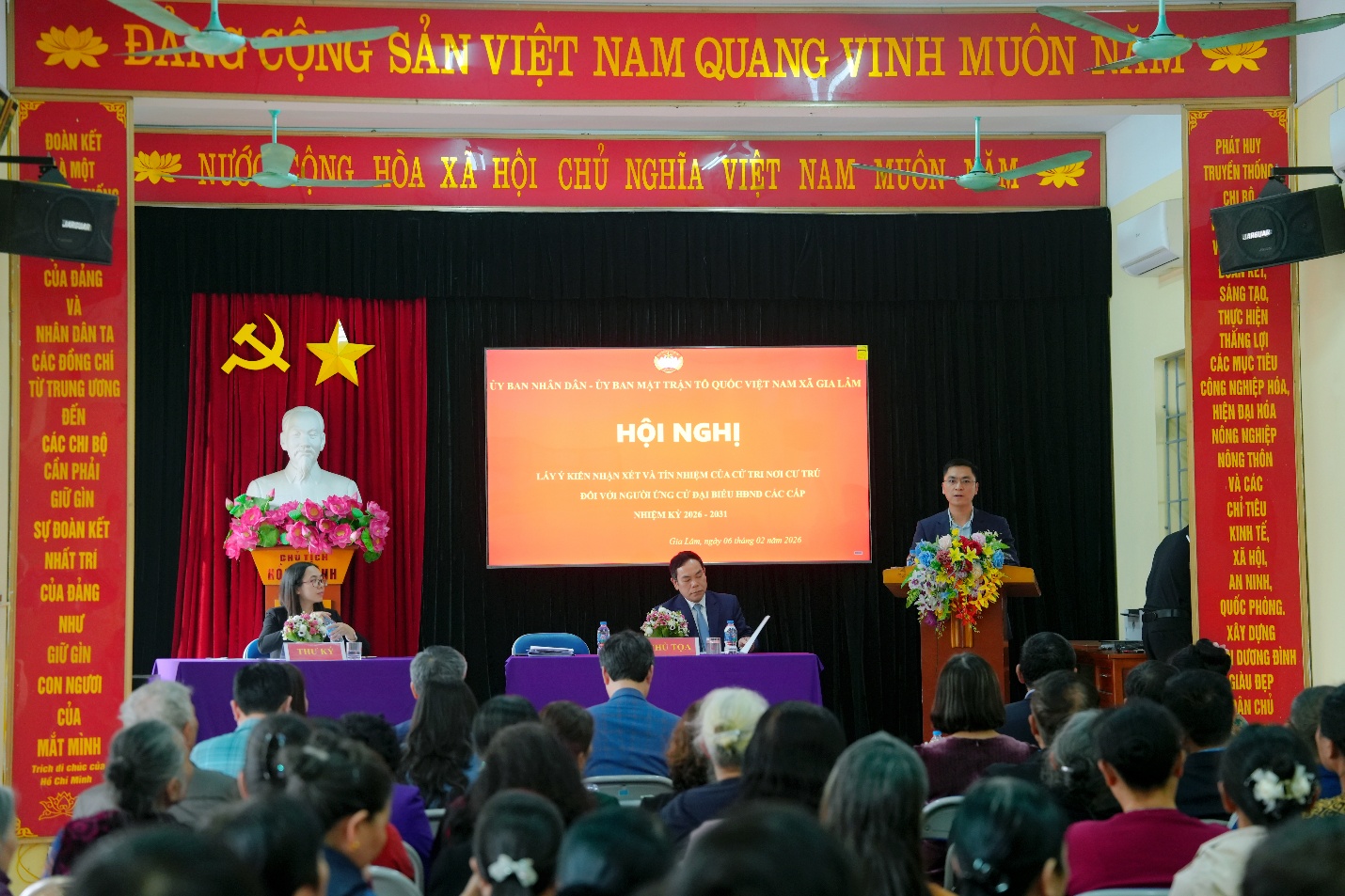 Lấy ý kiến nhận xét của cử tri nơi cư trú đối với người ứng cử đại biểu HĐND tại thôn Dương Đình- Ảnh 1.