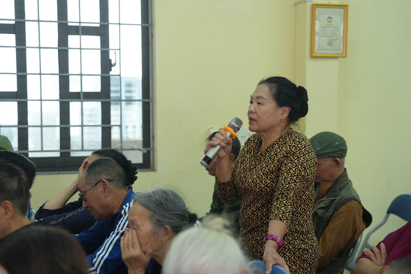 Lấy ý kiến nhận xét của cử tri nơi cư trú đối với người ứng cử đại biểu HĐND tại thôn Dương Đình- Ảnh 3.