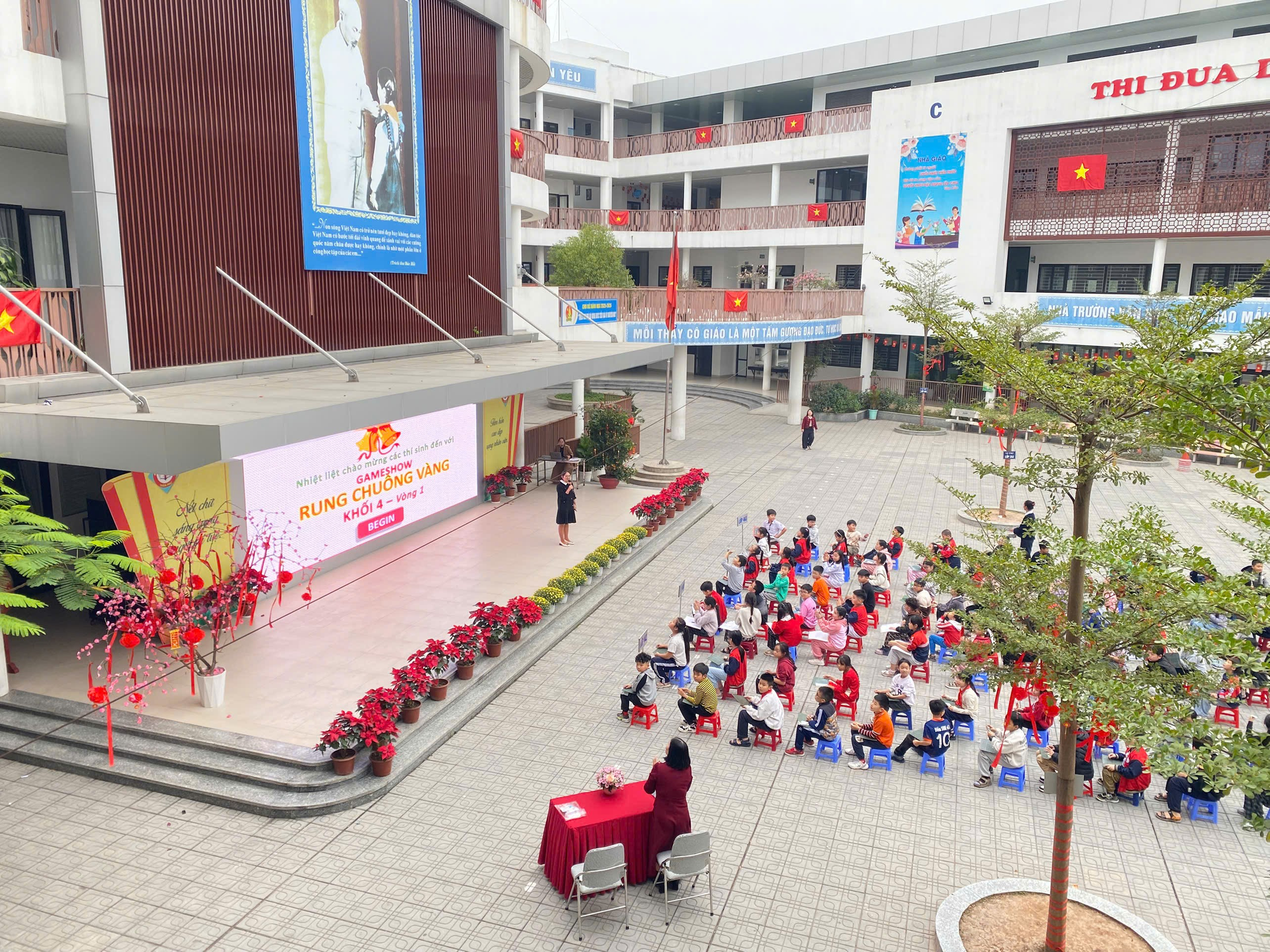 SÂN CHƠI “RUNG CHUÔNG VÀNG” - KHỐI 4 HỌC MÀ CHƠI, CHƠI MÀ HỌC- Ảnh 4. SÂN CHƠI “RUNG CHUÔNG VÀNG” - KHỐI 4 HỌC MÀ CHƠI, CHƠI MÀ HỌC- Ảnh 4.