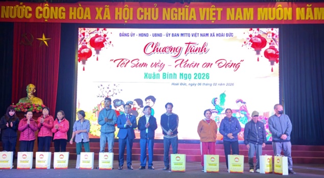 Đảng ủy - HĐND - UBND - UBMTTQ xã Hoài Đức tổ chức trao hơn 330 suất quà tại Chương trình “Tết sum vầy - Xuân ơn Đảng”- Ảnh 10.
