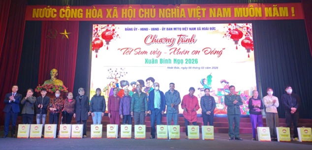 Đảng ủy - HĐND - UBND - UBMTTQ xã Hoài Đức tổ chức trao hơn 330 suất quà tại Chương trình “Tết sum vầy - Xuân ơn Đảng”- Ảnh 11.