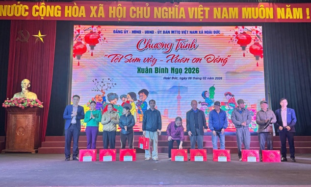 Đảng ủy - HĐND - UBND - UBMTTQ xã Hoài Đức tổ chức trao hơn 330 suất quà tại Chương trình “Tết sum vầy - Xuân ơn Đảng”- Ảnh 12.