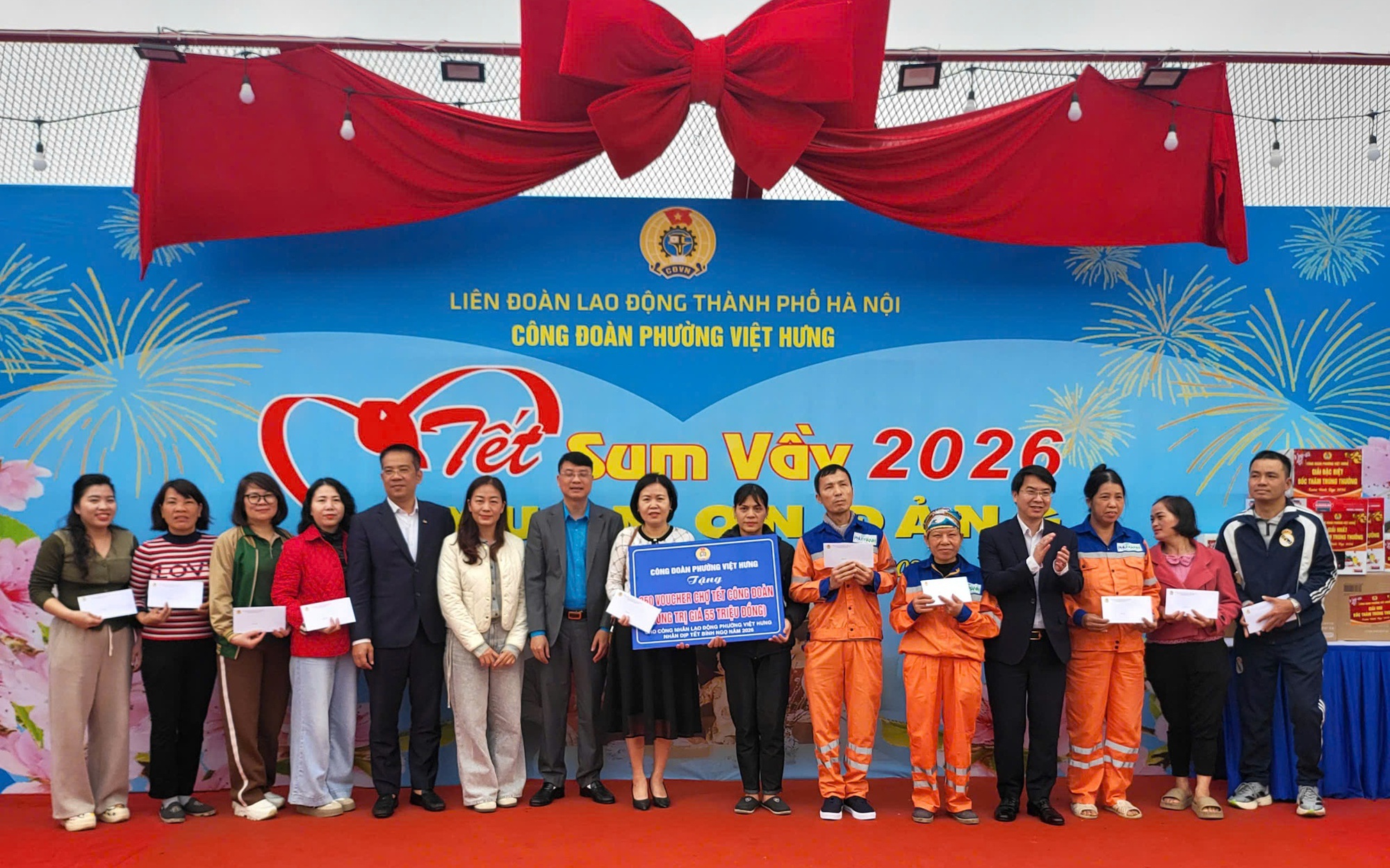 Công đoàn phường Việt Hưng tổ chức Chương trình “Tết sum vầy - Xuân ơn Đảng và Chợ tết công đoàn”, xuân Bính Ngọ 2026