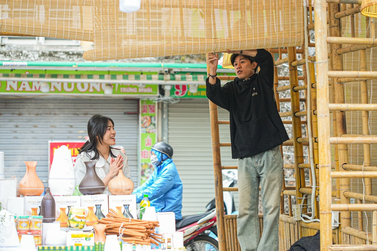 Chợ hoa Hàng Lược 'đánh thức' Tết Bính Ngọ giữa lòng phố cổ- Ảnh 3.