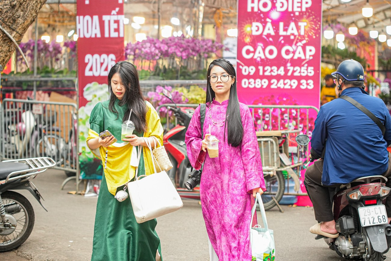 Chợ hoa Hàng Lược 'đánh thức' Tết Bính Ngọ giữa lòng phố cổ- Ảnh 11.