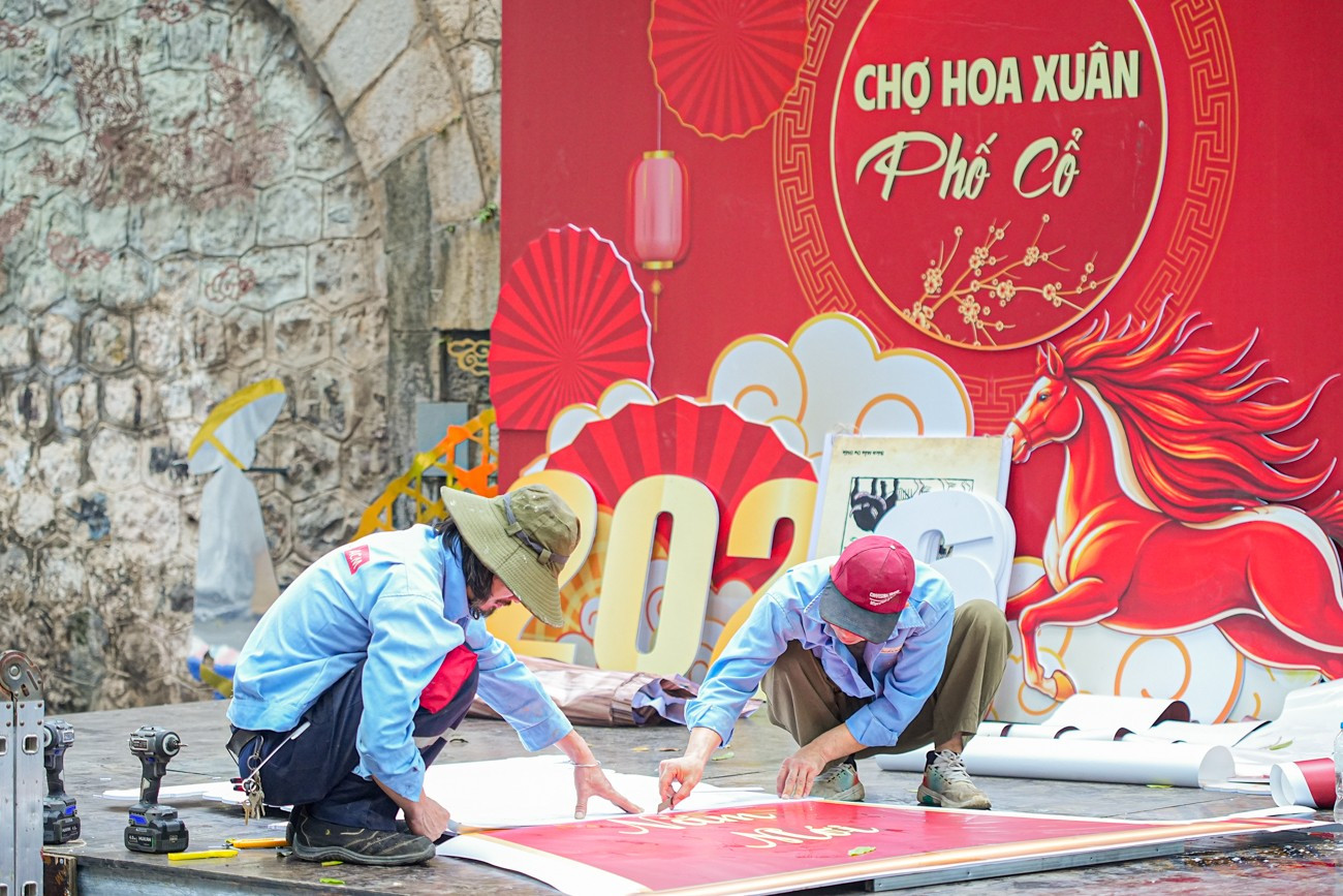 Chợ hoa Hàng Lược 'đánh thức' Tết Bính Ngọ giữa lòng phố cổ- Ảnh 5.