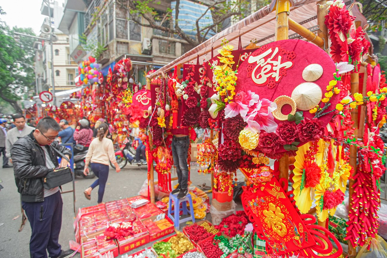 Chợ hoa Hàng Lược 'đánh thức' Tết Bính Ngọ giữa lòng phố cổ- Ảnh 20.