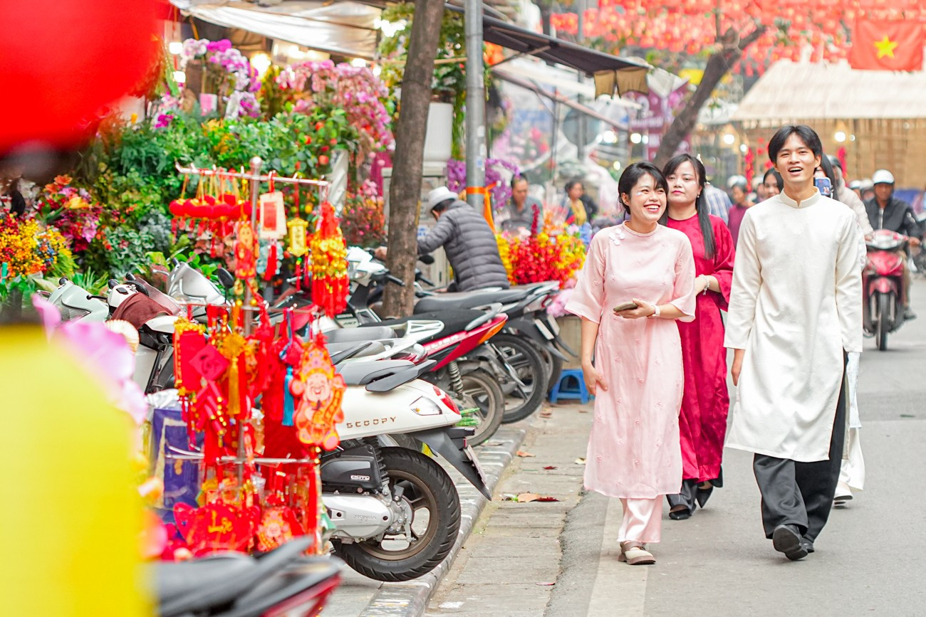 Chợ hoa Hàng Lược 'đánh thức' Tết Bính Ngọ giữa lòng phố cổ- Ảnh 27.