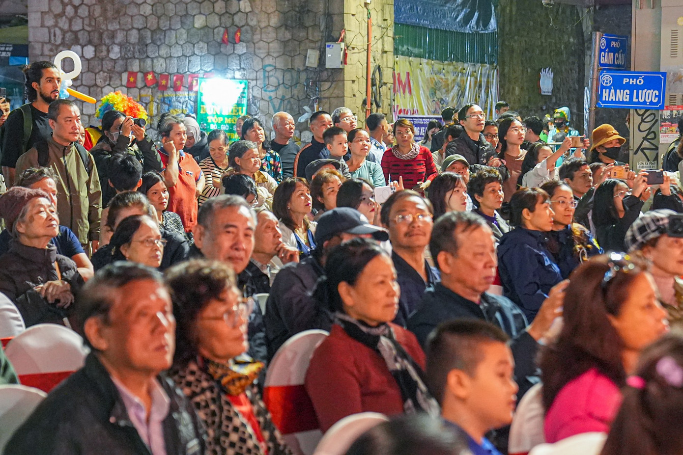 Khai mạc chợ hoa Hàng Lược: Phiên chợ trăm tuổi đón Tết Bính Ngọ- Ảnh 4.