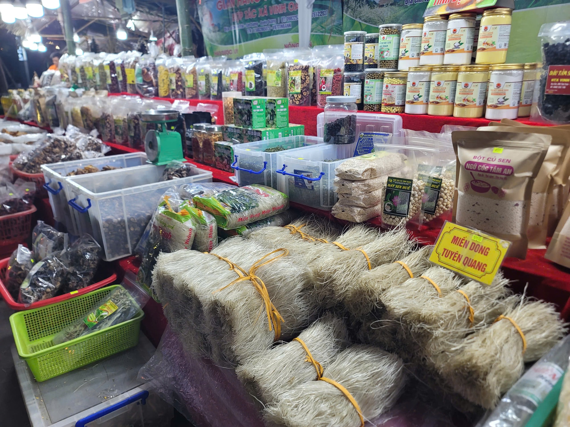 Trải nghiệm không khí Tết tại Hội chợ xuân phường Giảng Võ- Ảnh 3.