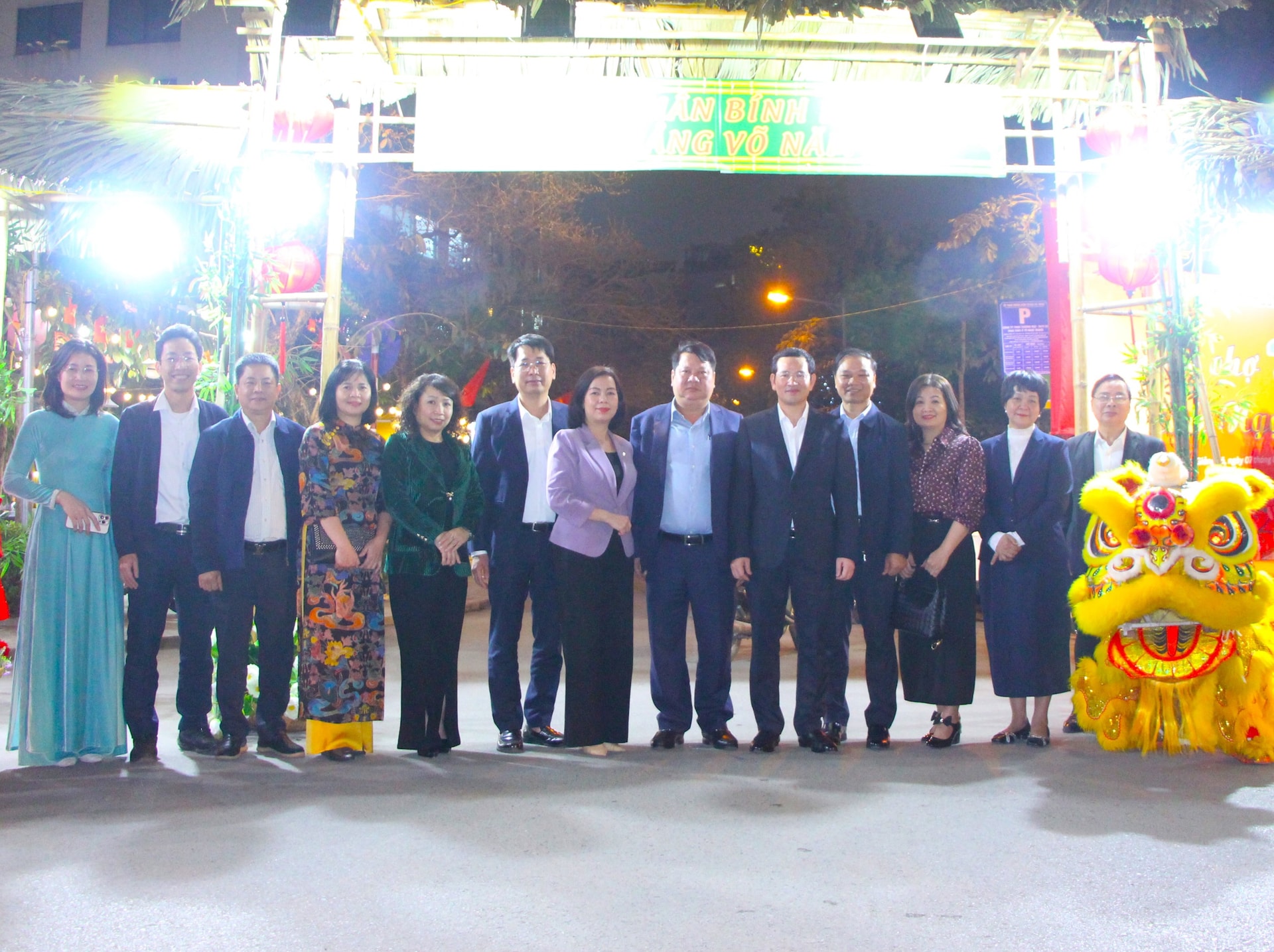 Trải nghiệm không khí Tết tại Hội chợ xuân phường Giảng Võ- Ảnh 1.