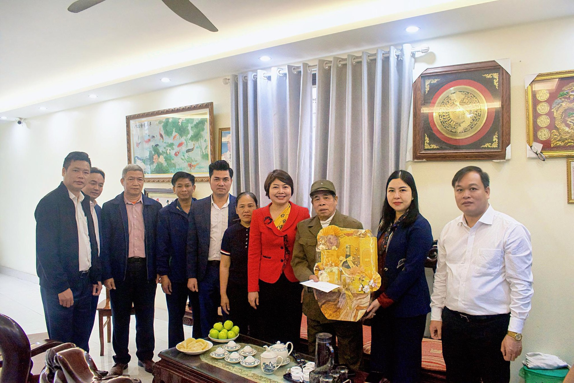 Lãnh đạo phường thăm, tặng quà các gia đình chính sách tiêu biểu và chúc thọ Người cao tuổi nhân dịp Tết Nguyên đán Bính Ngọ 2026- Ảnh 2.