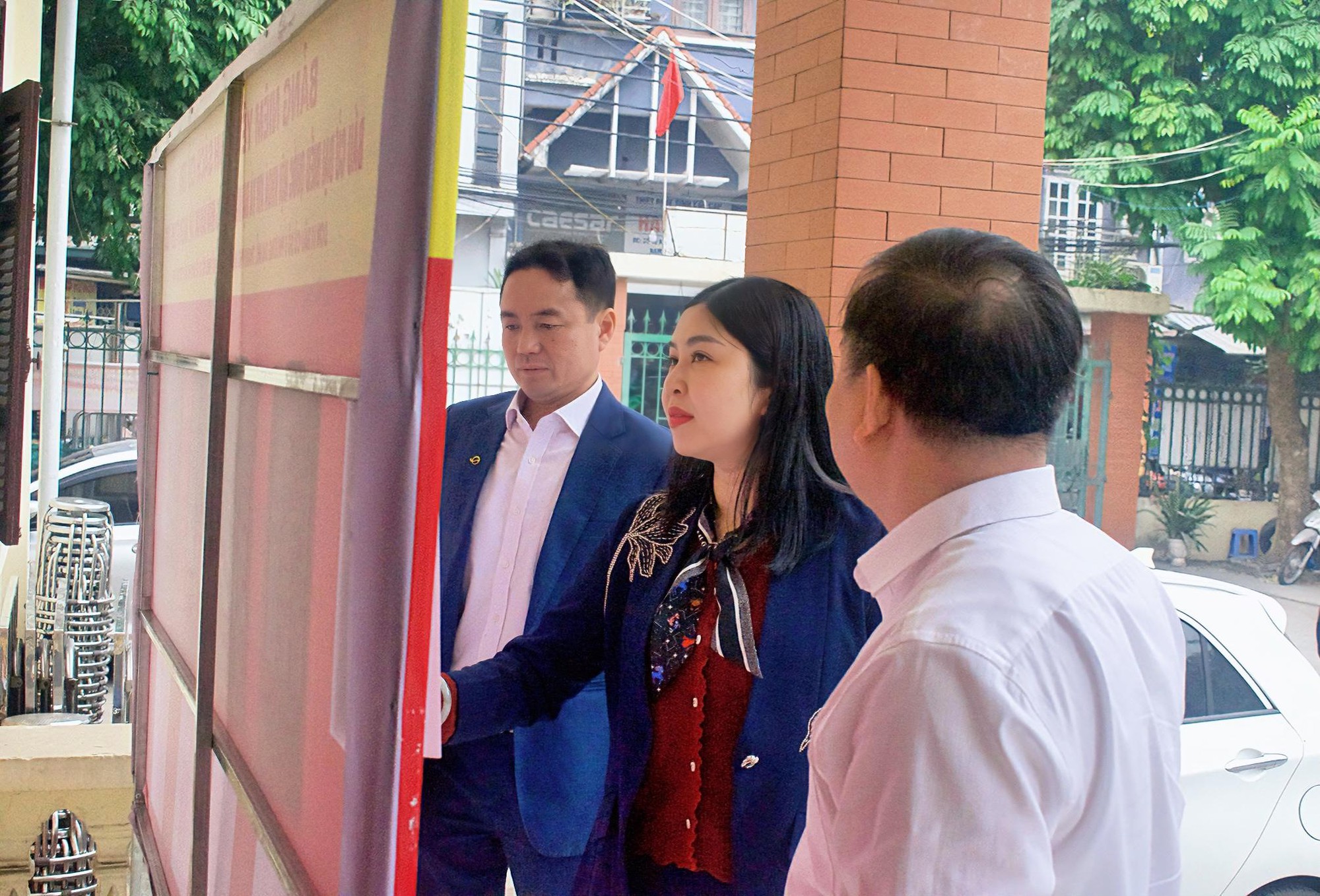 Lãnh đạo phường thăm, tặng quà các gia đình chính sách tiêu biểu và chúc thọ Người cao tuổi nhân dịp Tết Nguyên đán Bính Ngọ 2026- Ảnh 3.