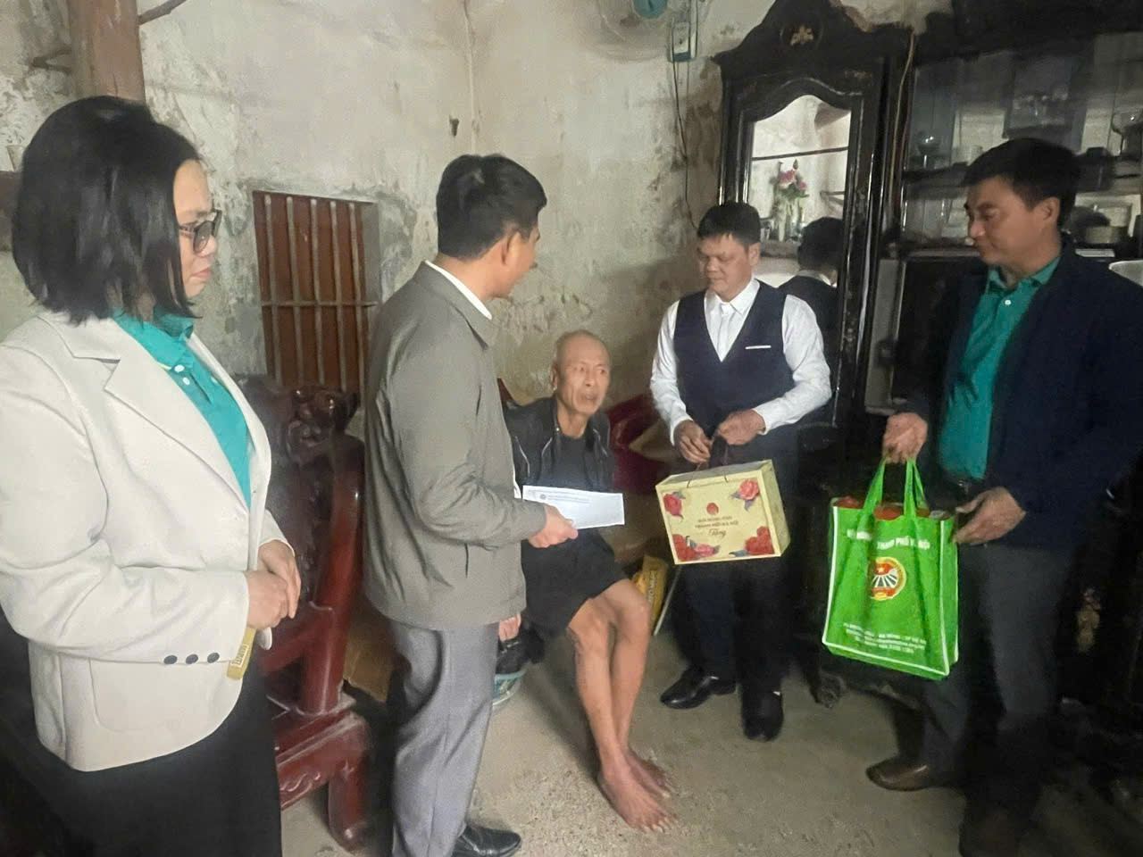 Hội Nông dân xã Hồng Sơn triển khai các hoạt động Tết Nguyên đán Bính Ngọ, tặng quà cho hội viên có hoàn cảnh khó khăn và phát động phong trào thi đua năm 2026- Ảnh 2.