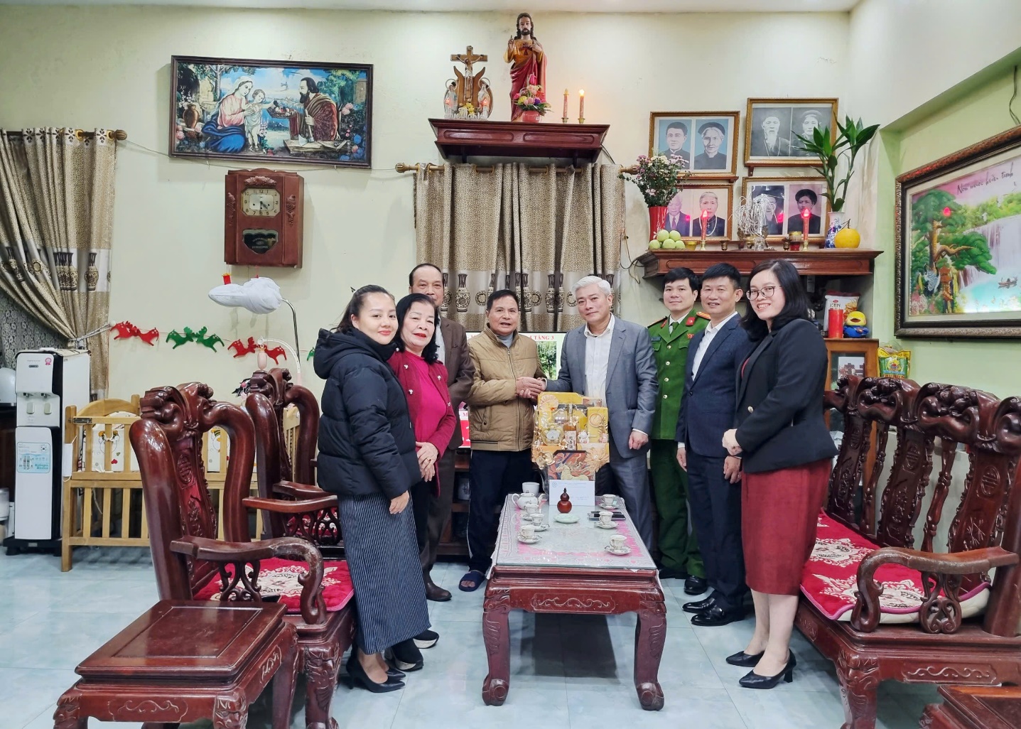 Lãnh đạo phường Đại Mỗ đến thăm, tặng quà các tổ chức, gia đình chính sách tiêu biểu và chúc thọ Người cao tuổi nhân dịp Tết nguyên đán Bính Ngọ 2026- Ảnh 1.