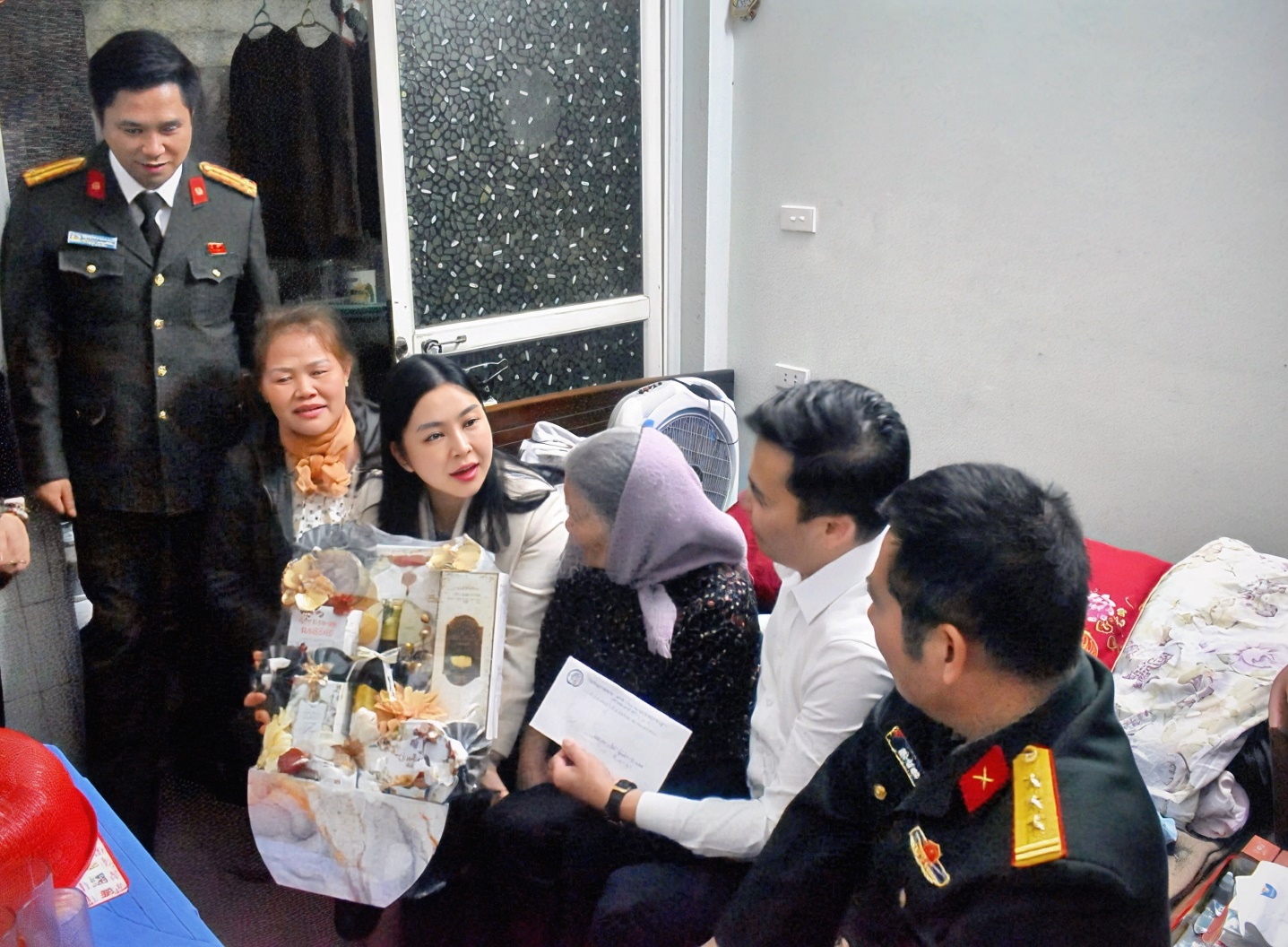 Lãnh đạo phường Đại Mỗ đến thăm, tặng quà các tổ chức, gia đình chính sách tiêu biểu và chúc thọ Người cao tuổi nhân dịp Tết nguyên đán Bính Ngọ 2026- Ảnh 3.