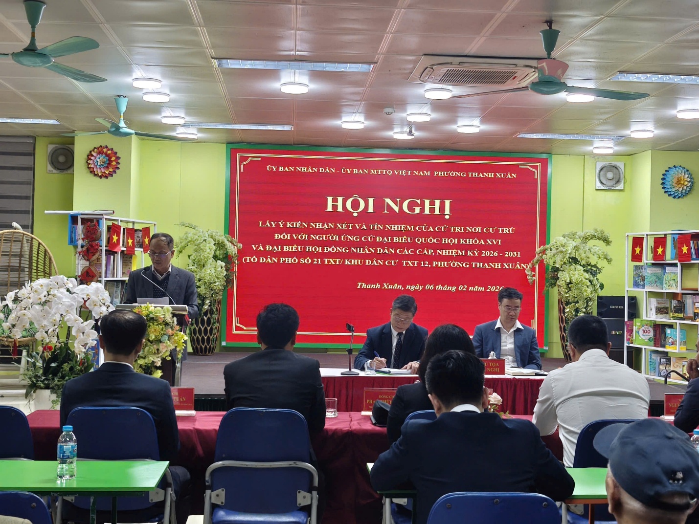 Lấy ý kiến nhận xét của cử tri nơi cư trú đối với đồng chí Nguyễn Việt Hà tại phường Thanh Xuân- Ảnh 1.