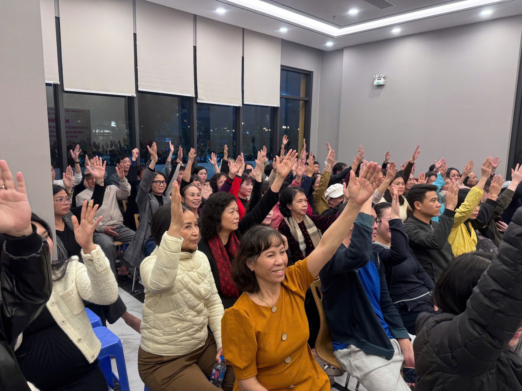 Hội nghị lấy ý kiến, nhận xét và tín nhiệm cử tri đối với người ứng cử đại biểu Quốc hội khóa XVI- Ảnh 3.