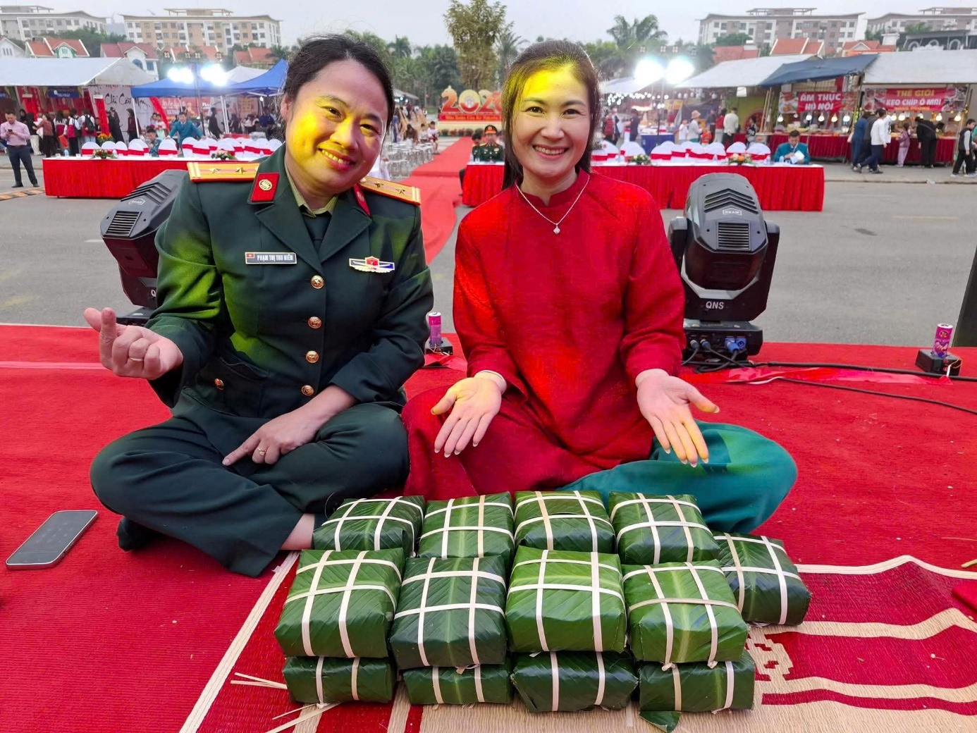 Ảnh có chứa trang phục, người, đàn ông, Mặt người  Nội dung do AI tạo ra có thể không chính xác.