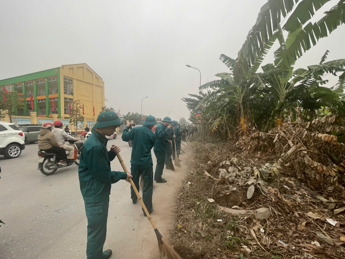 Ảnh có chứa ngoài trời, bầu trời, Phương tiện đường bộ, cây cối  Nội dung do AI tạo ra có thể không chính xác.