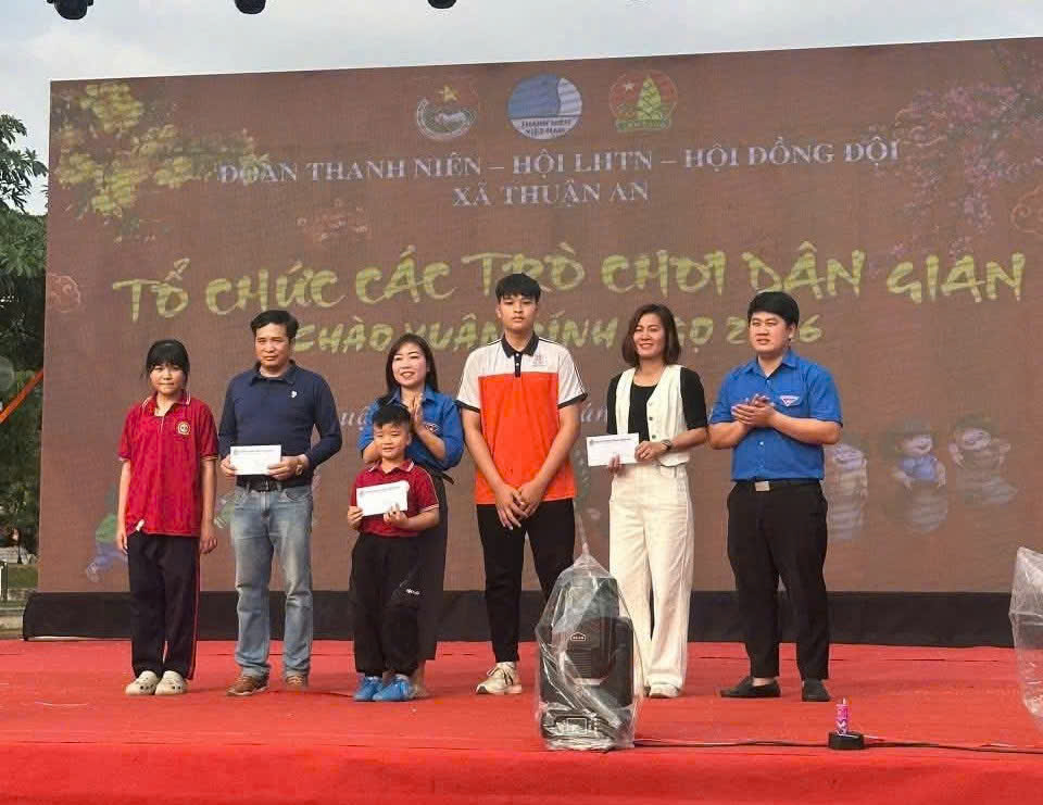 Ảnh có chứa trang phục, người, giày dép, thảm  Nội dung do AI tạo ra có thể không chính xác.