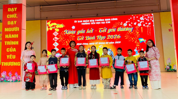 Rộn ràng chương trình "Xuân gắn kết - Tết yêu thương" chào Xuân Bính Ngọ năm 2026 tại trường Tiểu học Đại Kim
- Ảnh 2.