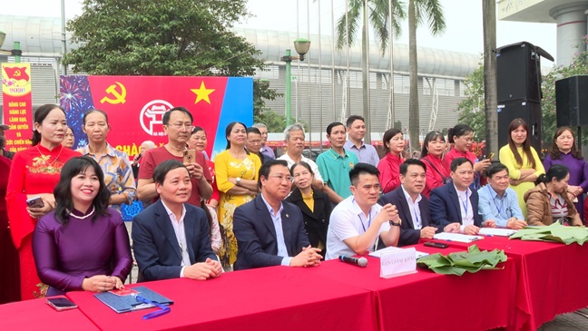 Hoài Đức tổ chức Chương trình "Tết sum vầy - Xuân ơn Đảng" và khai mạc chợ hoa Xuân Bính Ngọ 2026- Ảnh 1.