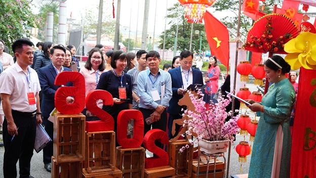 Hoài Đức tổ chức Chương trình "Tết sum vầy - Xuân ơn Đảng" và khai mạc chợ hoa Xuân Bính Ngọ 2026- Ảnh 12.