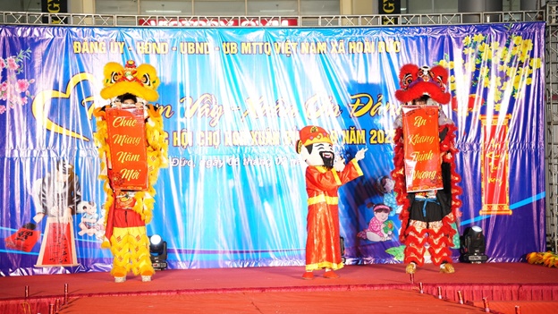 Hoài Đức tổ chức Chương trình "Tết sum vầy - Xuân ơn Đảng" và khai mạc chợ hoa Xuân Bính Ngọ 2026- Ảnh 13.