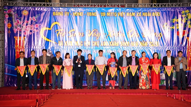 Hoài Đức tổ chức Chương trình "Tết sum vầy - Xuân ơn Đảng" và khai mạc chợ hoa Xuân Bính Ngọ 2026- Ảnh 20.