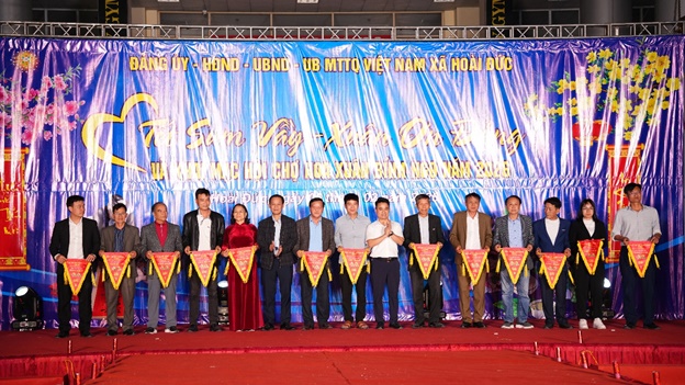 Hoài Đức tổ chức Chương trình "Tết sum vầy - Xuân ơn Đảng" và khai mạc chợ hoa Xuân Bính Ngọ 2026- Ảnh 21.