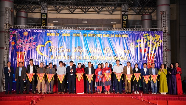 Hoài Đức tổ chức Chương trình "Tết sum vầy - Xuân ơn Đảng" và khai mạc chợ hoa Xuân Bính Ngọ 2026- Ảnh 22.