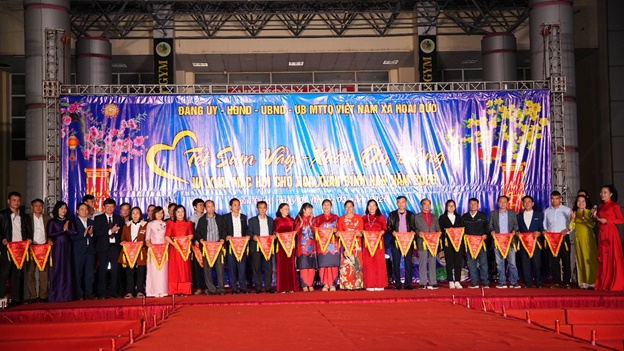 Hoài Đức tổ chức Chương trình "Tết sum vầy - Xuân ơn Đảng" và khai mạc chợ hoa Xuân Bính Ngọ 2026- Ảnh 23.