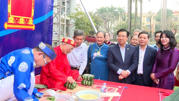 Hoài Đức tổ chức Chương trình "Tết sum vầy - Xuân ơn Đảng" và khai mạc chợ hoa Xuân Bính Ngọ 2026- Ảnh 4.