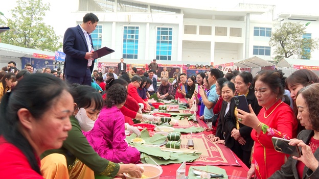 Hoài Đức tổ chức Chương trình "Tết sum vầy - Xuân ơn Đảng" và khai mạc chợ hoa Xuân Bính Ngọ 2026- Ảnh 6.