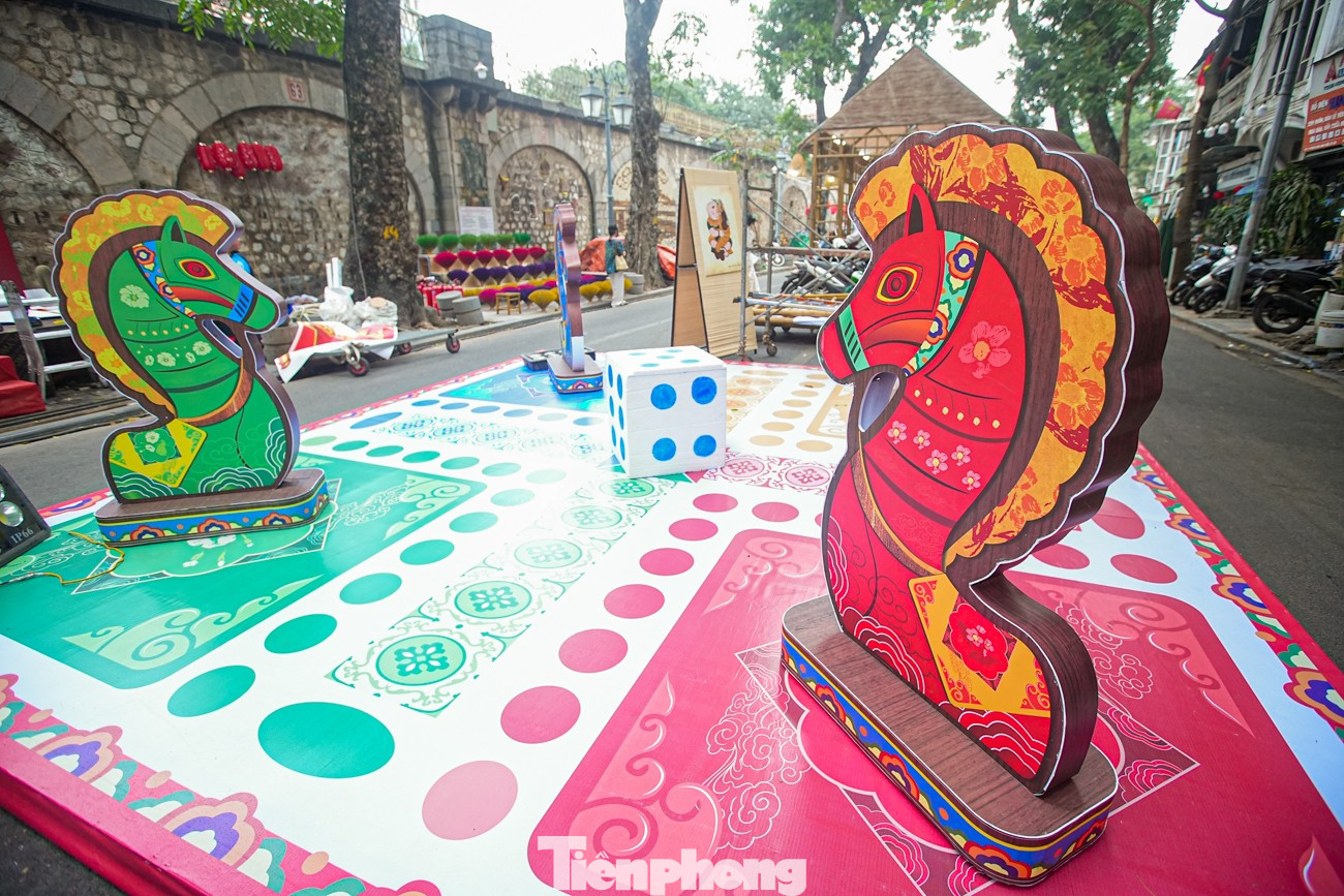 Chợ hoa Hàng Lược 'đánh thức' Tết Bính Ngọ giữa lòng phố cổ- Ảnh 6.