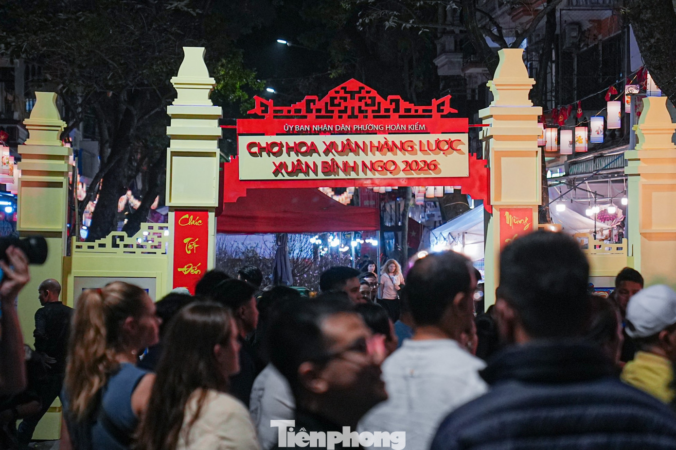Khai mạc chợ hoa Hàng Lược: Phiên chợ trăm tuổi đón Tết Bính Ngọ- Ảnh 2.