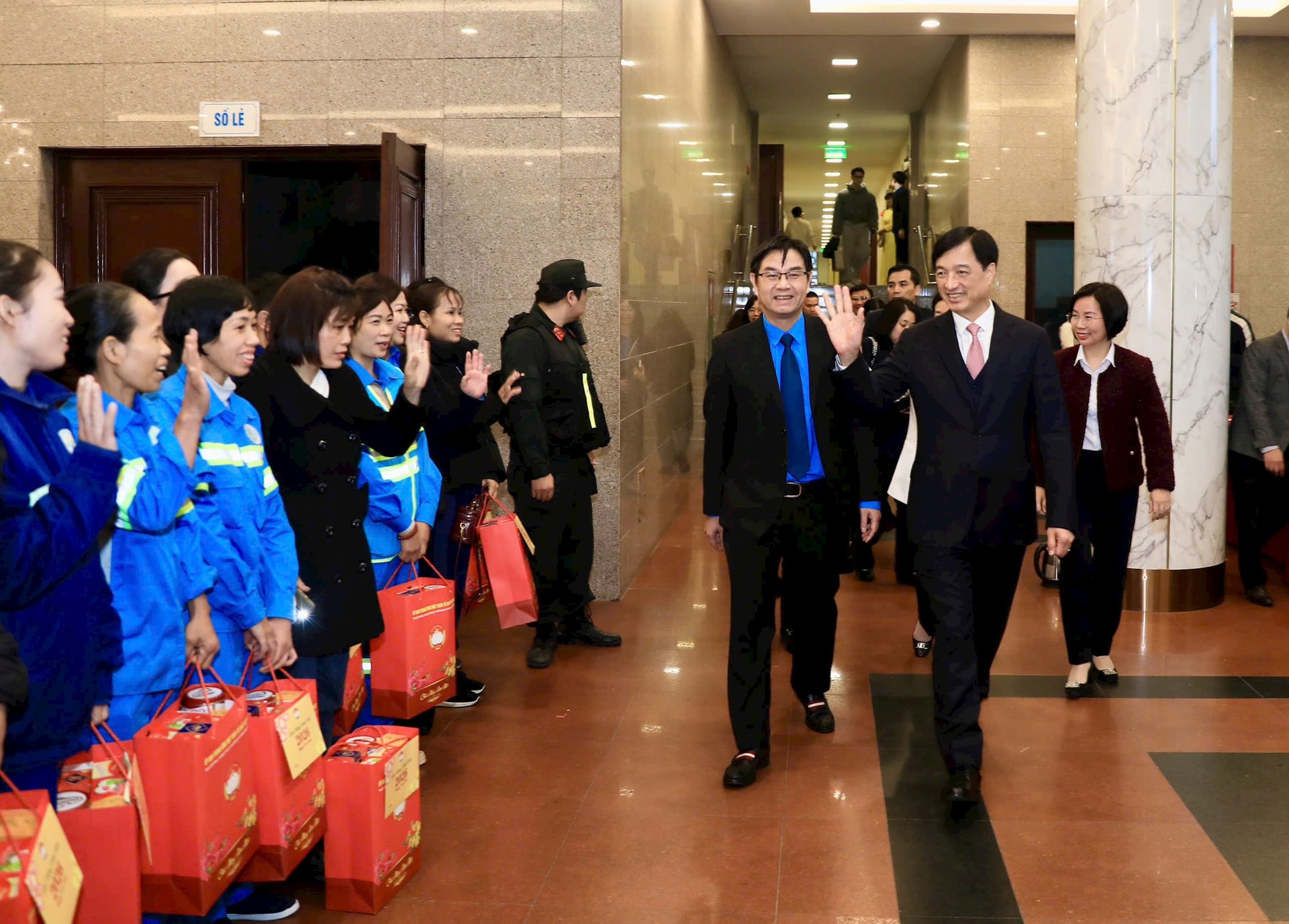 "Tết sum vầy - Xuân ơn Đảng” lan tỏa nghĩa tình với công nhân Thủ đô- Ảnh 11.