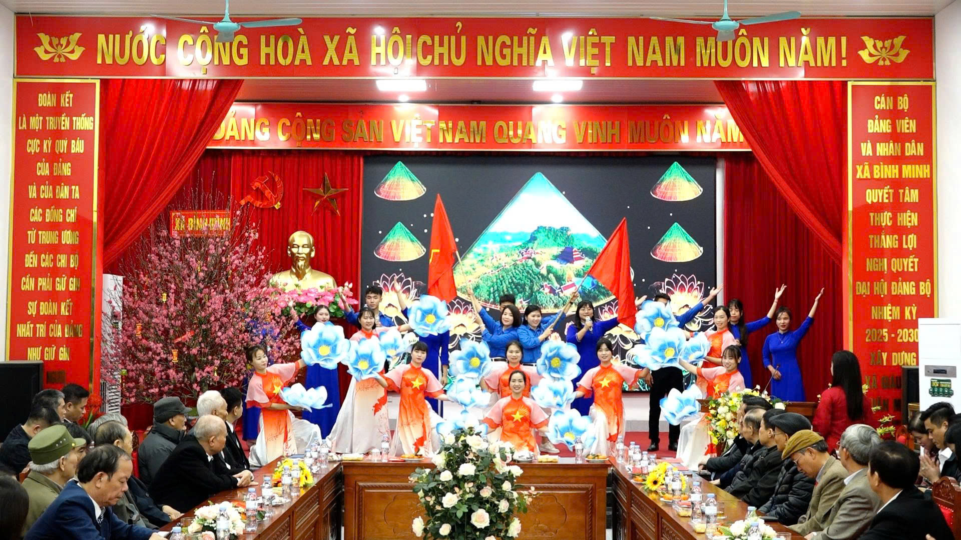 XÃ BÌNH MINH: GẶP MẶT CÁC ĐỒNG CHÍ LÃNH ĐẠO QUA CÁC THỜI KỲ