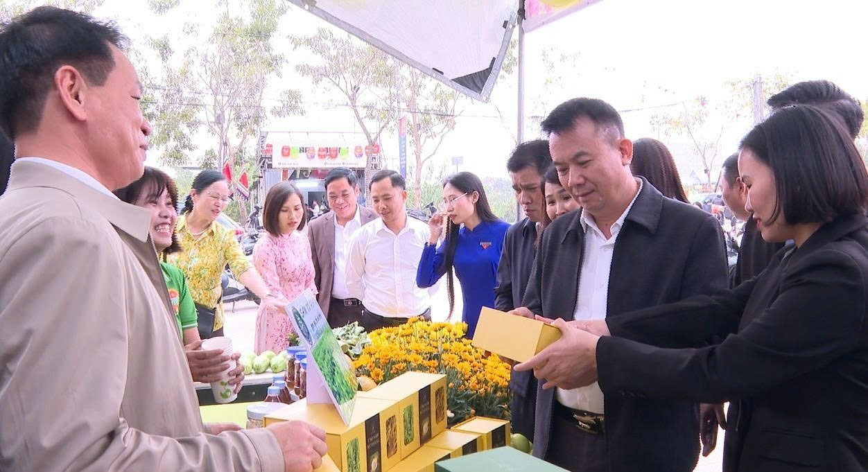 Hát Môn lan tỏa yêu thương với chương trình “Tết nhân ái – Gắn kết yêu thương” Xuân Bính Ngọ 2026- Ảnh 3.
