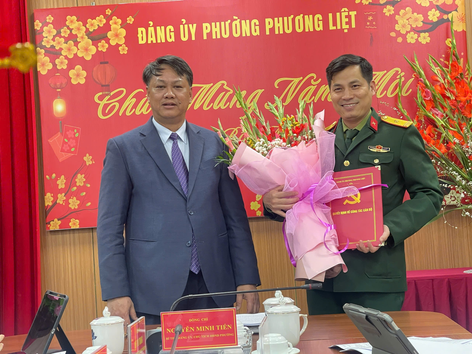 Phường Phương Liệt công bố Quyết định về công tác cán bộ Ban Chỉ huy Quân sự- Ảnh 2.