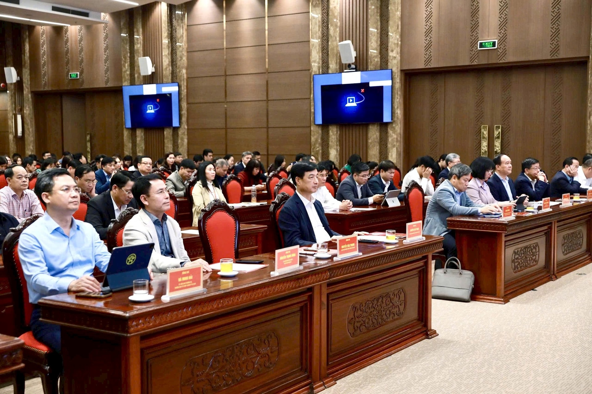 Hà Nội triển khai ngay Chương trình hành động thực hiện Nghị quyết Đại hội XIV của Đảng tới cán bộ, đảng viên Thủ đô- Ảnh 2.