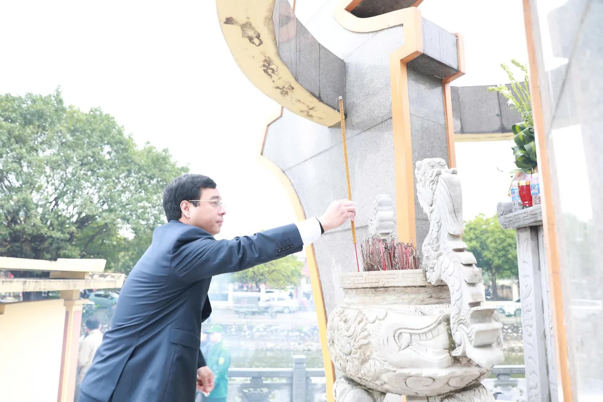 Phường Yên Sở tổ chức Lễ dâng hương tri ân Anh hùng liệt sĩ dịp Tết Bính Ngọ 2026- Ảnh 1.