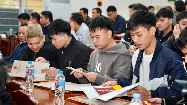 YÊN LÃNG: TỔ CHỨC HỘI NGHỊ TRAO QUYẾT ĐỊNH GỌI CÔNG DÂN NHẬP NGŨ VÀ CHƯƠNG TRÌNH “TẾT THẮM TÌNH QUÂN DÂN” NĂM 2026- Ảnh 15.